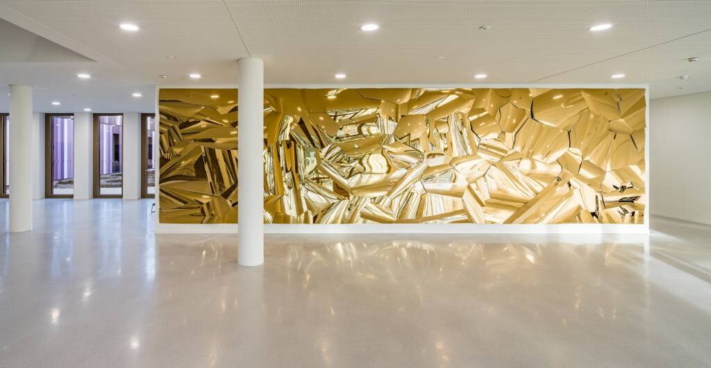 Das Kunstwerk »Solaris« des Künstlers Axel Anklam befindet sich im Eingangsbereich des Kopfbaus des Zentrum sfür effiziente Hochtemperaturstoffwandlung (ZeHS)