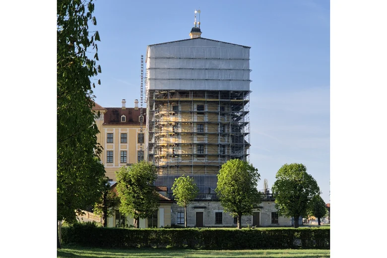 Eingerüstete Turmhaube des Backturms am Schloss Moritzburg