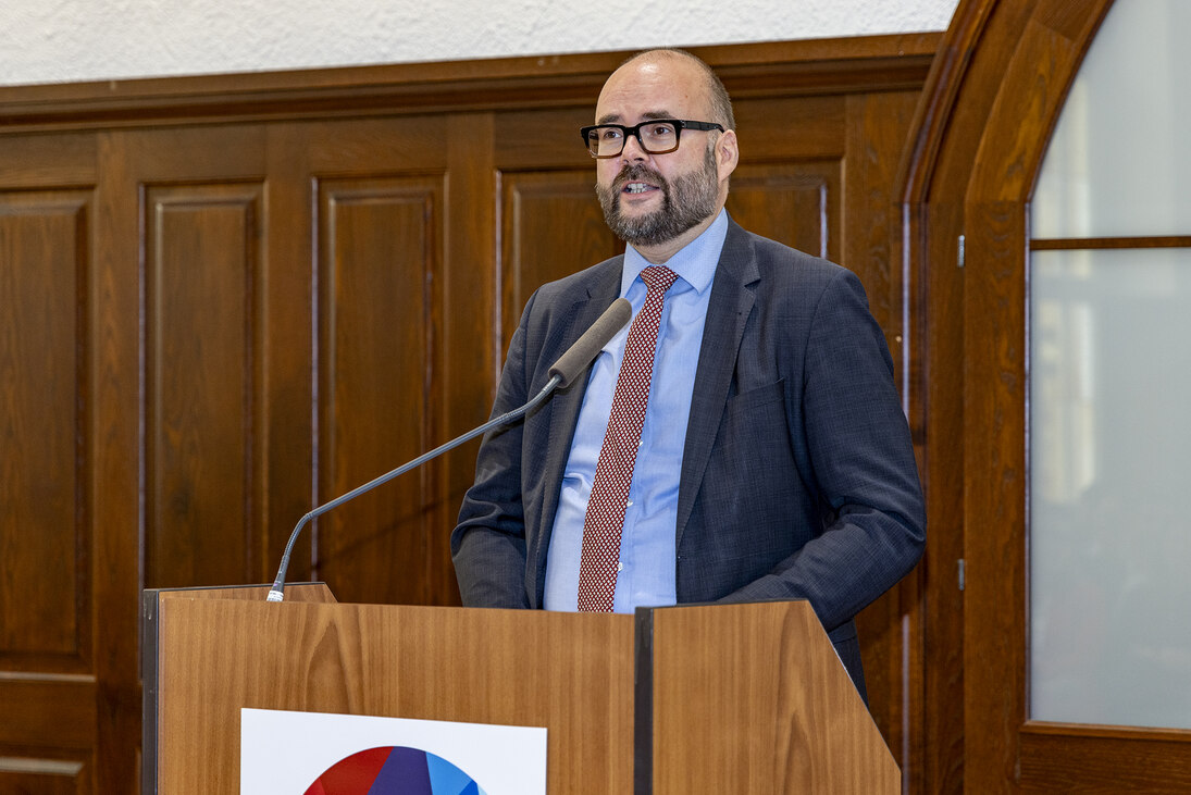 Finanzminister Christian Piwarz hielt für Frau Bernhardt eine feierliche Ansprache.
