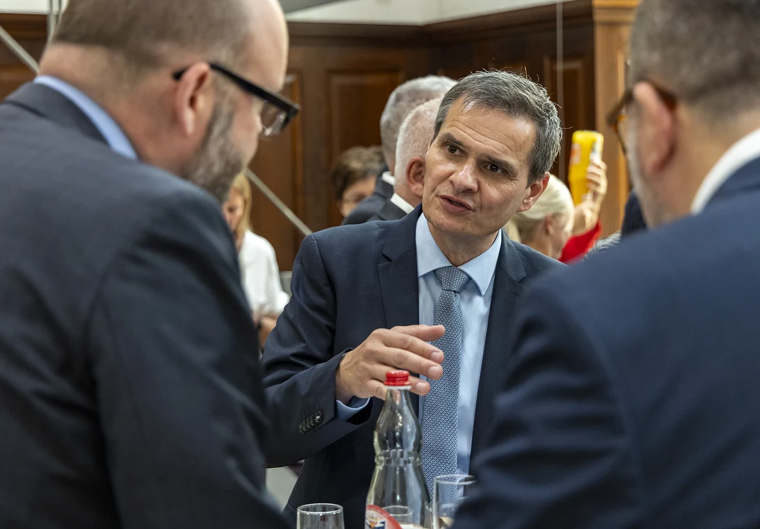 Der Stehempfang wurde zum Netzwerken genutzt.