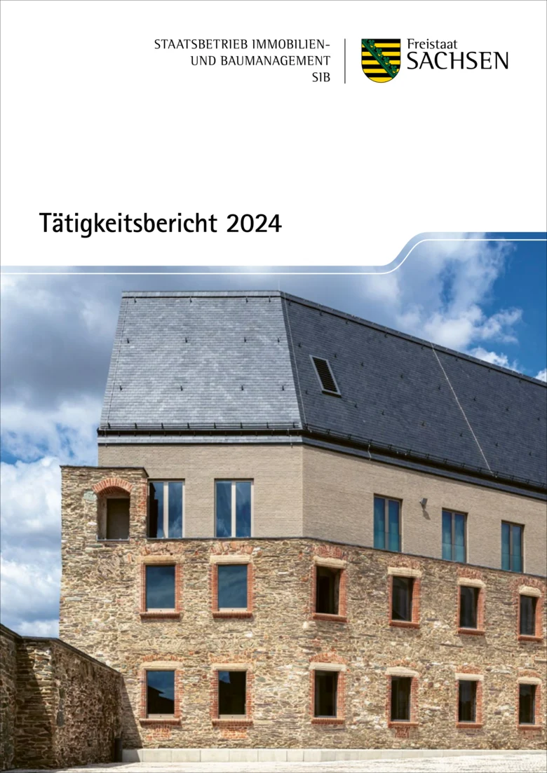 Titelseite des Tätigkeitsberichtes 2024 des Staatsbetriebes Sächsisches Immobilien- und Baumanagements