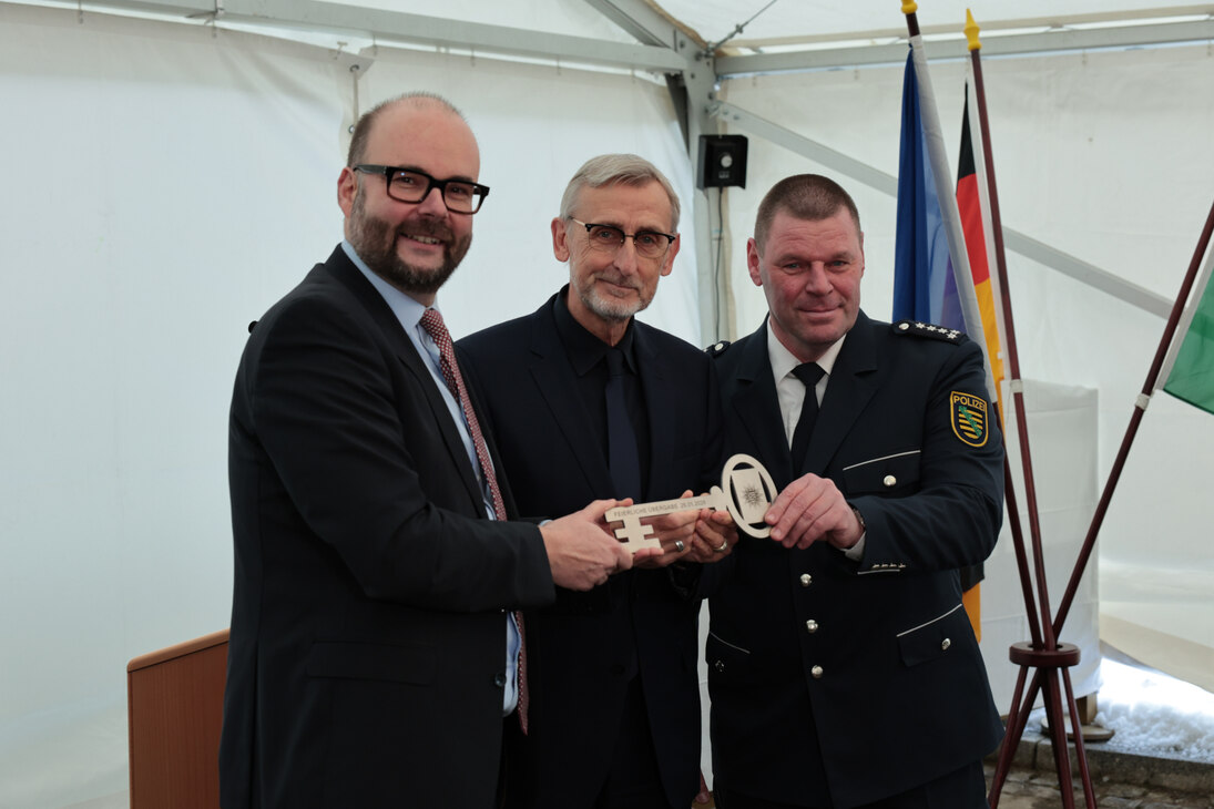 Der Schlüssel ist zur Feier symbolisch übergeben worden.