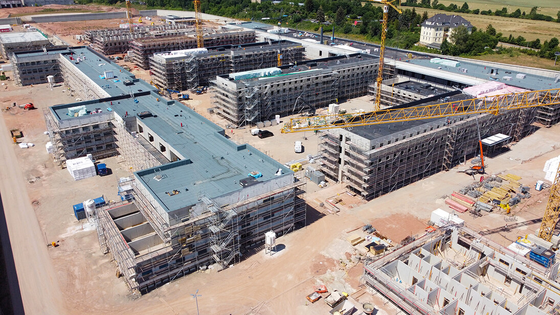 Blick aus der Luft auf die Baustelle der JVA Zwickau-Marienthal