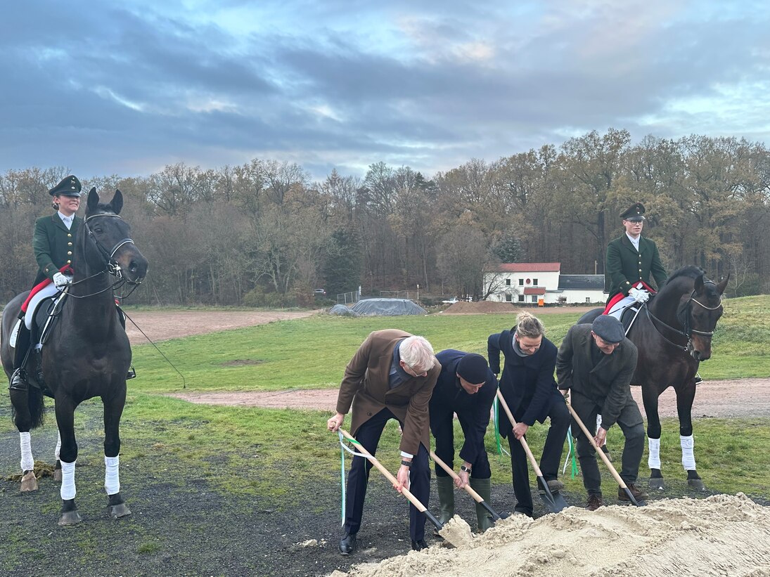 Spatenstich für neue Multifunktionsreithalle des Landgestütes Moritzburg