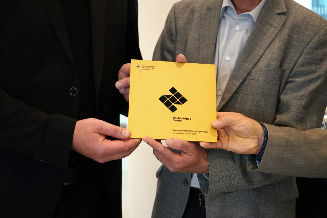 &Uuml;bergabe BNB-Gold f&uuml;r das KTI