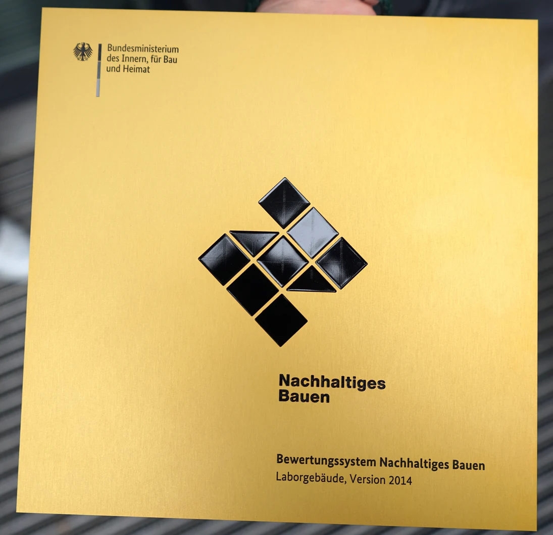 Schild BNB-Gold
