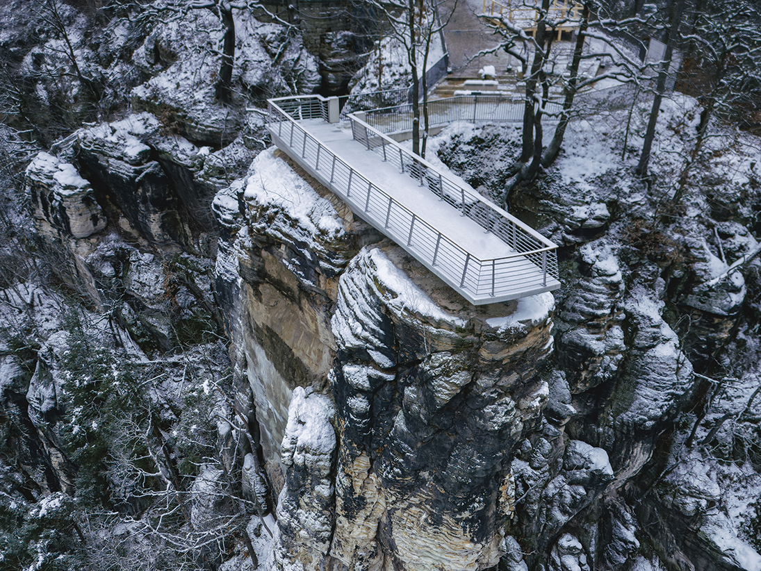 Luftaufnahme des neuen Aussichtssteges auf dem Basteifelsen