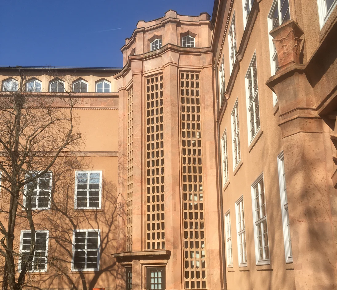 Grassimuseum - sanierte Fassade des Turmtreppenhauses mit Art-Dec&oacute;-Elementen