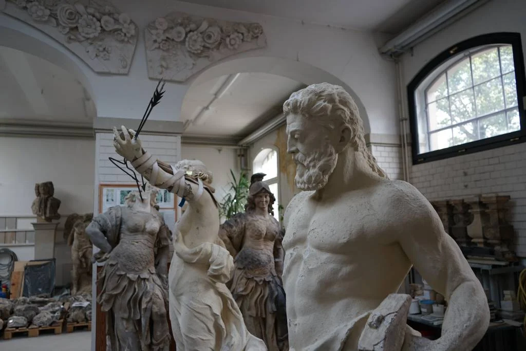 &raquo;Elektra&laquo; und &raquo;Hephaistos&laquo; in der Werkstatt der Dresdner Zwingerbauh&uuml;tte