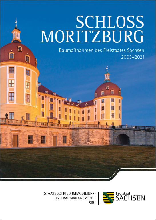Titelblatt der Broschüre zeigt die Außenansicht des Schloss Moritzburg in Abendstimmung, mit orangeleuchtender Fassade.